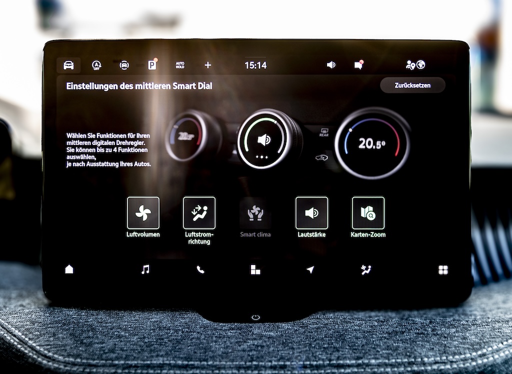 Skoda Superb Display Schalter innen MotorMag 20-2025