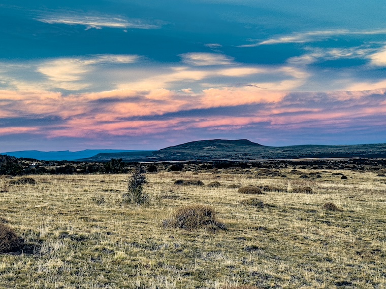 Argentinien Patagonien El Calafate Landschaft Supertotale Abendrot TRAVELness MotorMag 02-2025