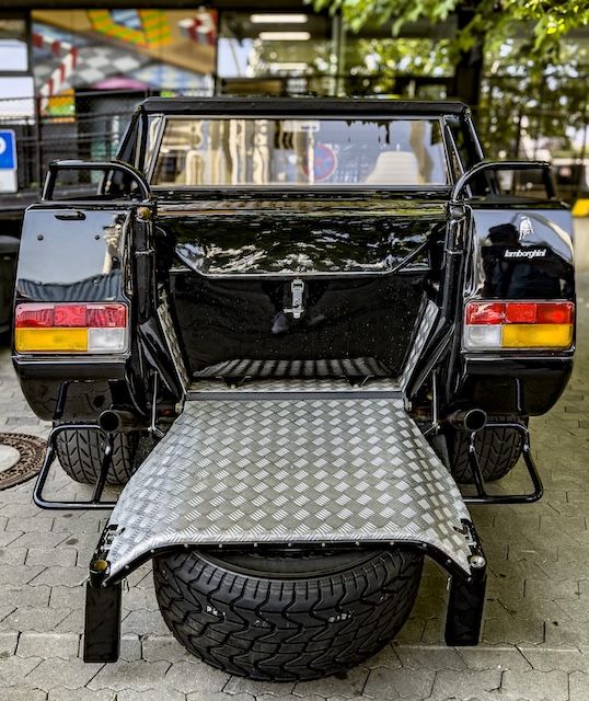 Lamborghini LM002 (1986 bis 1993) Heck offen