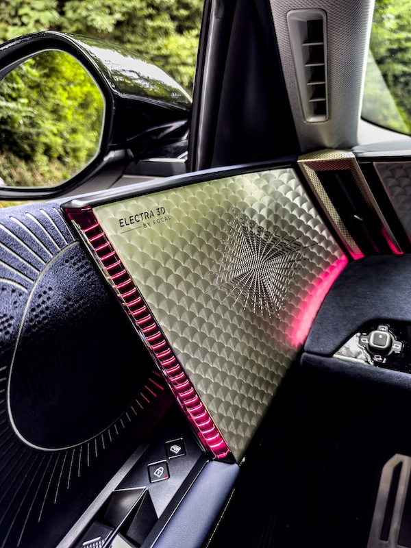 DS8 Interieur Tür Seitenverkleidung Collection Jules Verne Lautsprecher Local Electra 3D MotorMag 03-2025 Foto Reinhold Deisenhofer