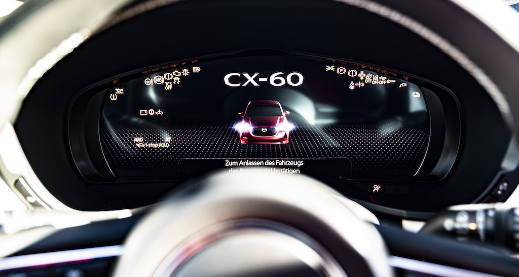 Mazda-CX60 MotorMag Reinhold Deisenhofer innen Cockpit Display Fahrer