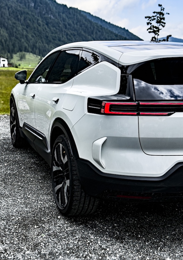 Longe Range Dual Motor Performance Paket Reinhold Deisenhofer MotorMag Heck seitlich