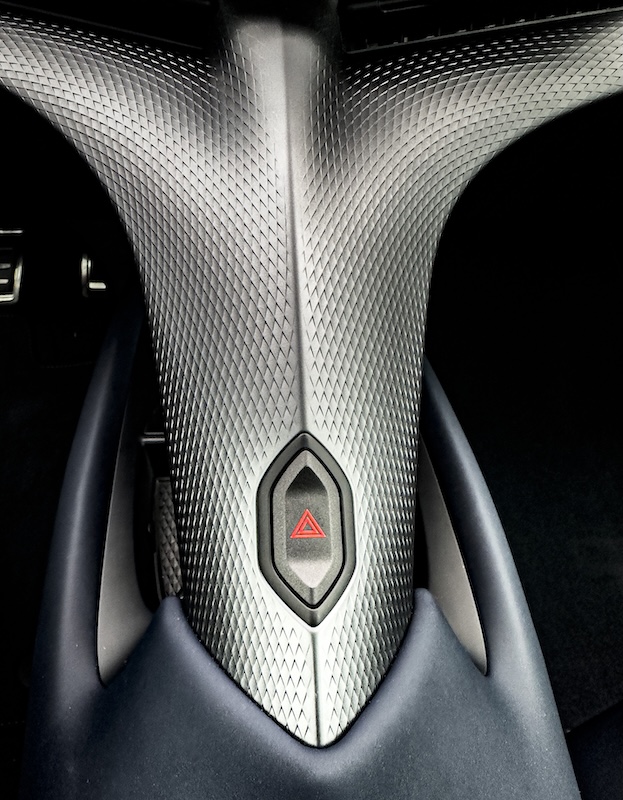 MotorMag Reinhold Deisenhofer Cupra Tavascan innen Mittelkonsole