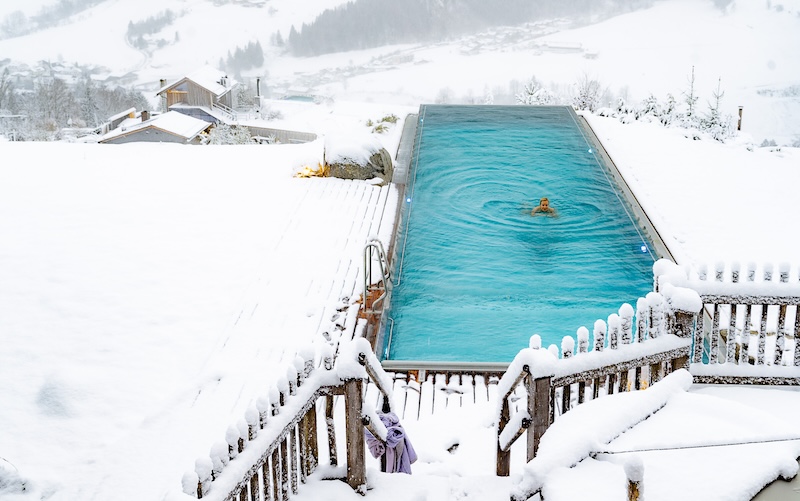 Priesteregg Bogner Chalet aussen Pool Winter