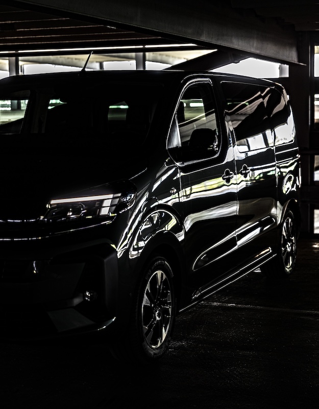 Opel Vivaro aussen Front rechts Reinhold Deisenhofer MotorMag