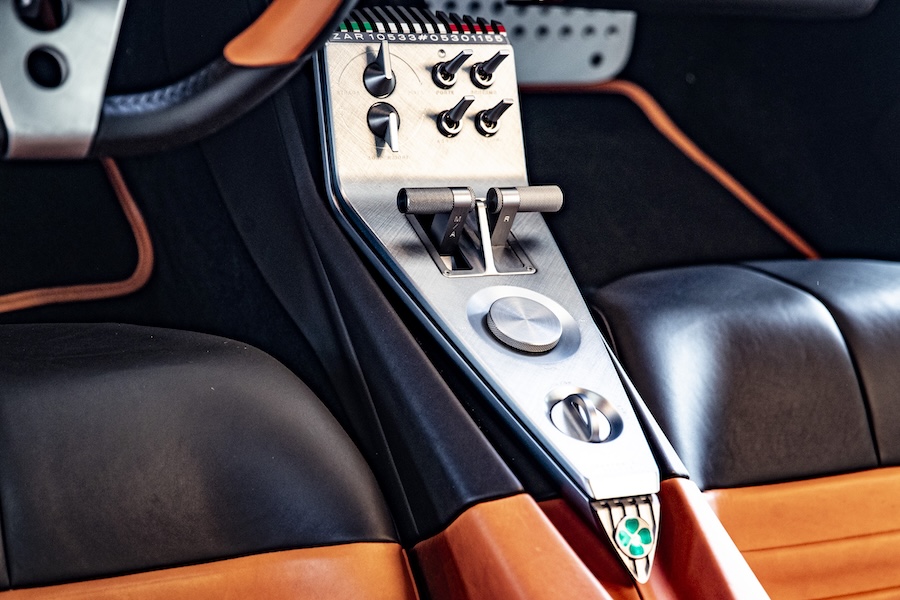 Alfa Romeo 33 Stradale Reinhold Deisenhofer Motormag innen Mittelkonsole