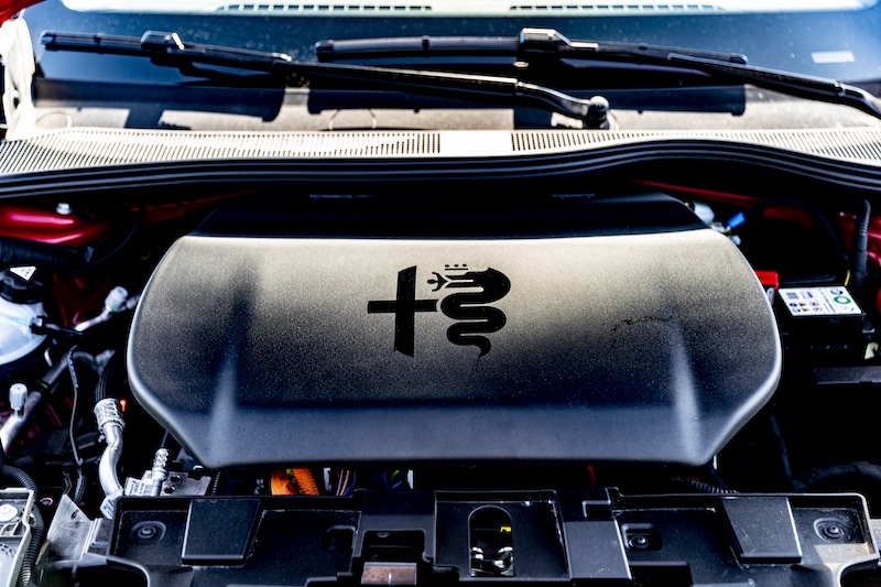 Alfa Romeo Junior Reinhold Deisenhofer MotorMag aussen Motor Logo Frunk nah