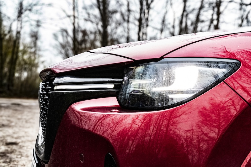 MotorMag Reinhold Deisenhofer Mazda CX-80 aussen Scheinwerfer nah seitlich