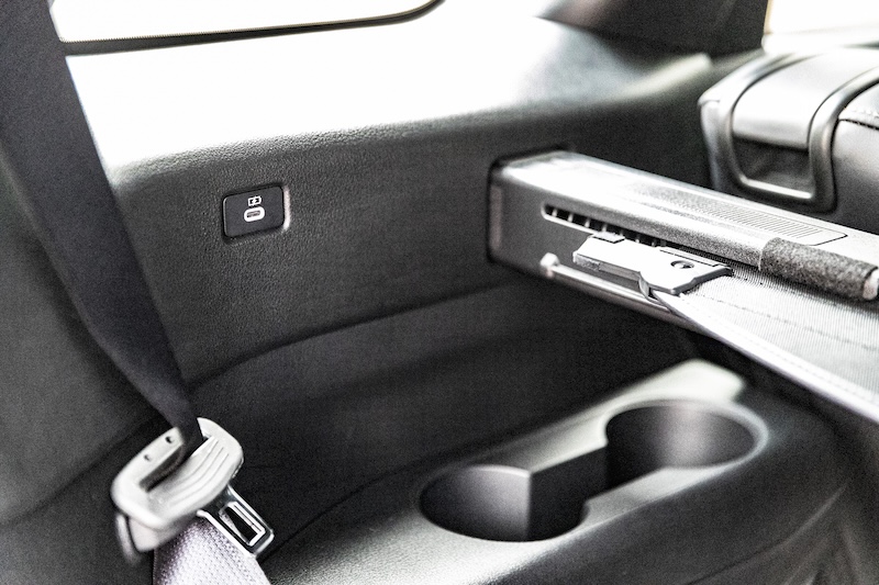 MotorMag Reinhold Deisenhofer Mazda CX-80 innen dritte Sitzreihe nah Becherhalter