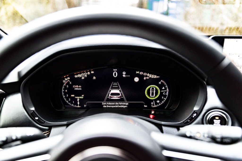 MotorMag Reinhold Deisenhofer Mazda CX-80 innen Cockpit Instrumente