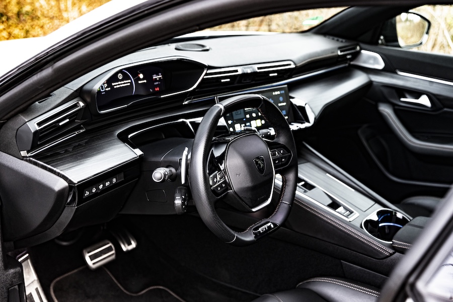 MotorMag Reinhold Deisenhofer Peugeot 508 Hybrid innen Cockpit
