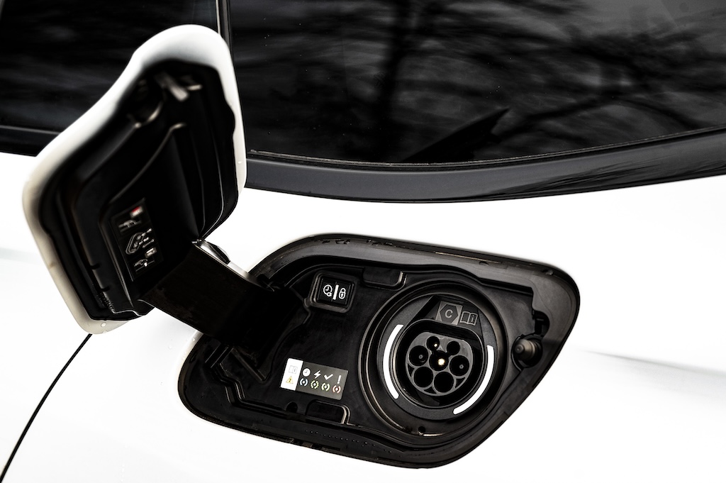 MotorMag Reinhold Deisenhofer Peugeot 508 Hybrid aussen Ladesteckdose