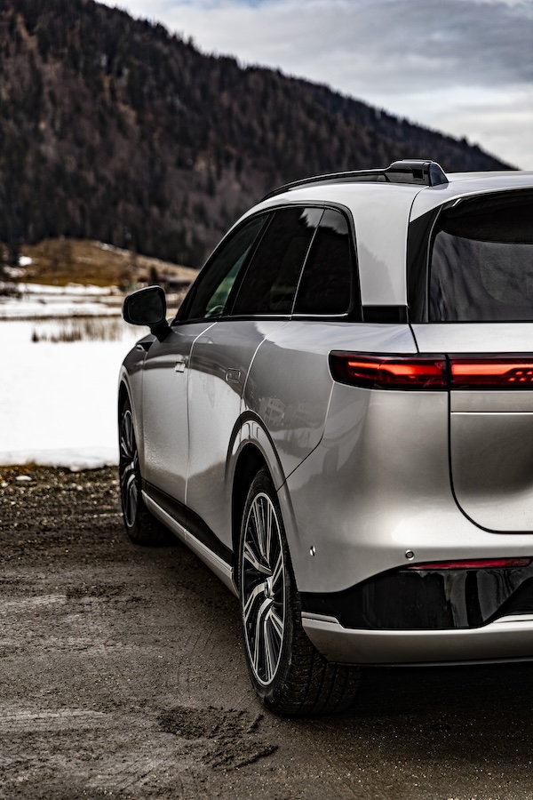 Xpeng G9 MotorMag Reinhold Deisenhofer aussen Heckleuchte links nah