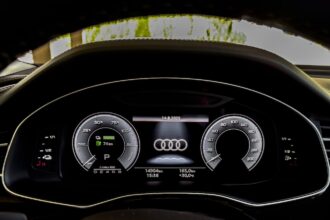 Audi Q7 PHEV MotorMag SUVness Reinhold Deisenhofer Display