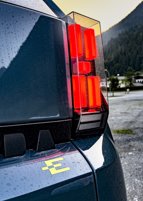 Fiat Grande Panda Mildhybrid MotorMag Reinhold Deisenhofer Logo Heckleuchte