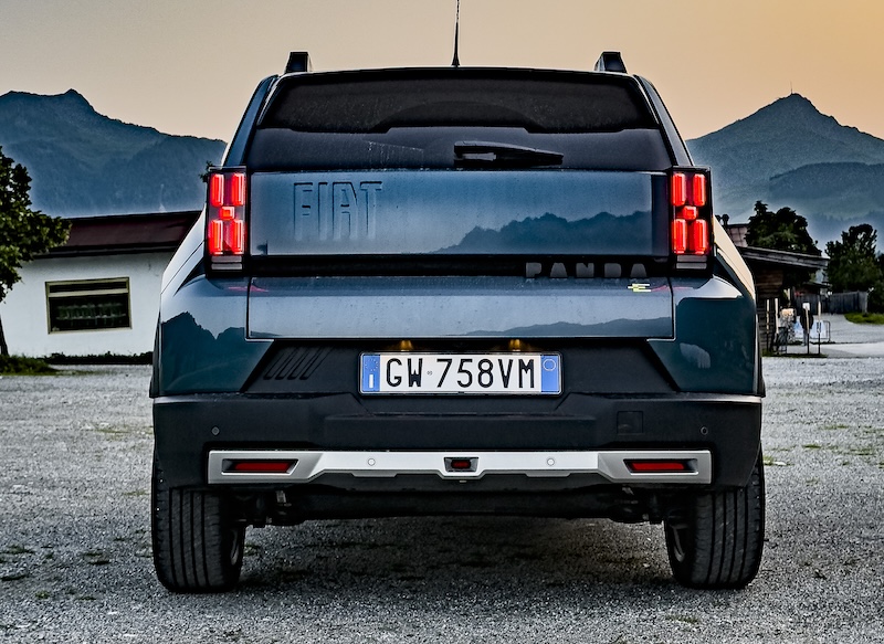 Fiat Grande Panda Mildhybrid MotorMag Reinhold Deisenhofer Logo Heck