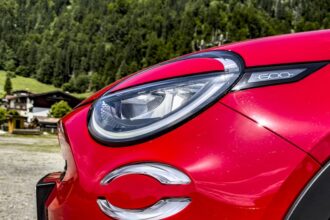Fiat 600e MotorMag Reinhold Deisenhofer Scheinwerfer Kotflügel aussen