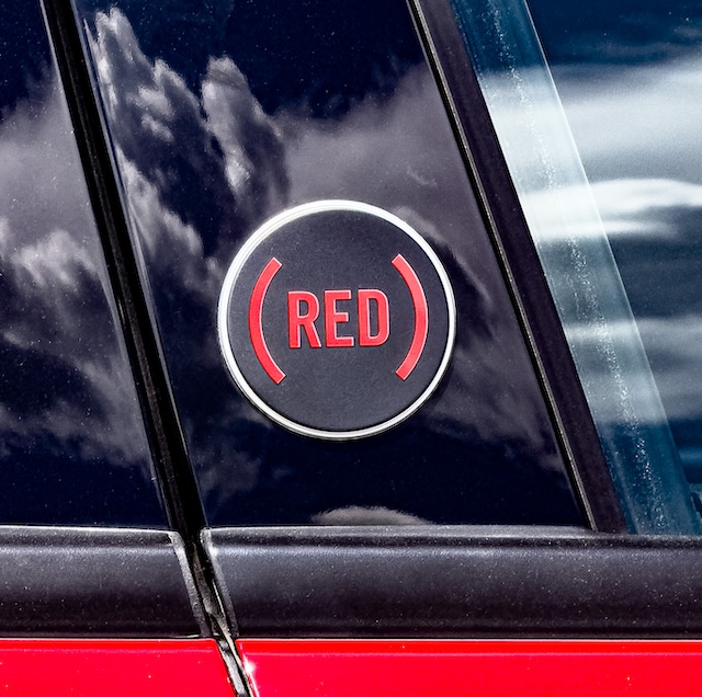 Fiat 600e MotorMag Reinhold Deisenhofer Logo RED aussen