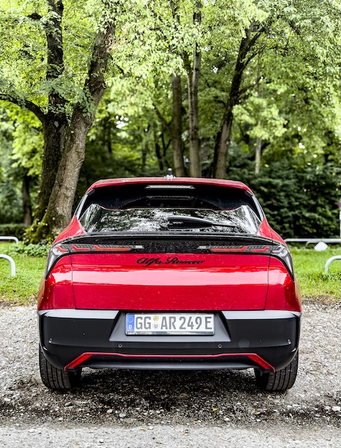 Alfa Romeo Junior-e MotorMag Reinhold Deisenhofer Heck aussen