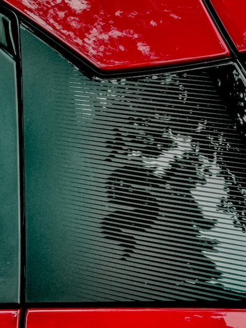 Alfa Romeo Junior-e MotorMag Reinhold Deisenhofer C-Säule Logo nah aussen