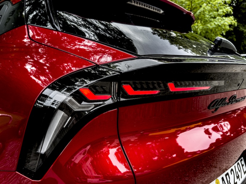 Alfa Romeo Junior-e MotorMag Reinhold Deisenhofer Heckleuchte links