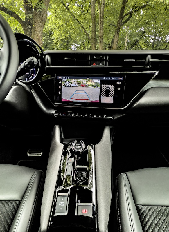 Alfa Romeo Junior-e MotorMag Reinhold Deisenhofer Mittelkonsole innen