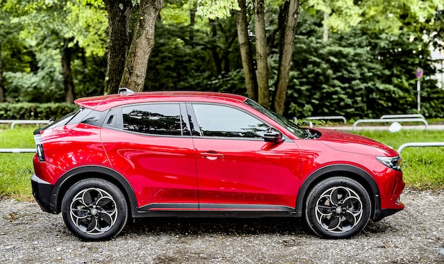 Alfa Romeo Junior-e MotorMag Reinhold Deisenhofer Flanke aussen