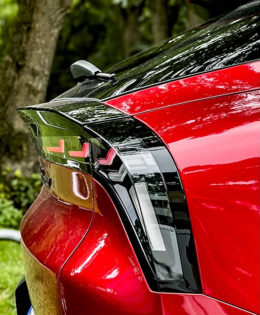 Alfa Romeo Junior-e MotorMag Reinhold Deisenhofer Heck Seite aussen