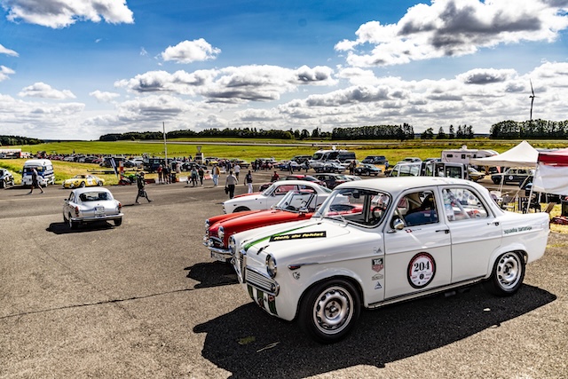 Pista & Piloti Alfa Romeo Pferdsfeld Reinhold Deisenhofer Motormag aussen1