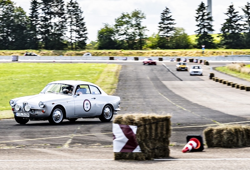 Pista & Piloti Alfa Romeo Pferdsfeld Reinhold Deisenhofer Motormag aussen6