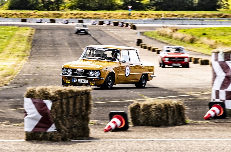 Pista & Piloti Alfa Romeo Pferdsfeld Reinhold Deisenhofer Motormag aussen3