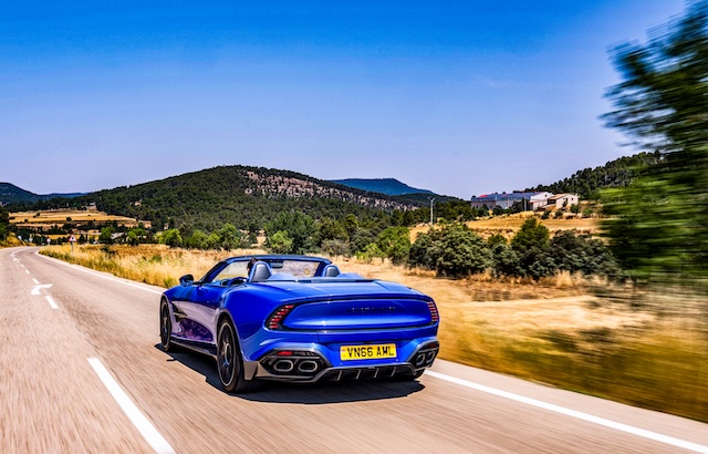 Aston Martin Vanquish Volante aussen fahrend Heck