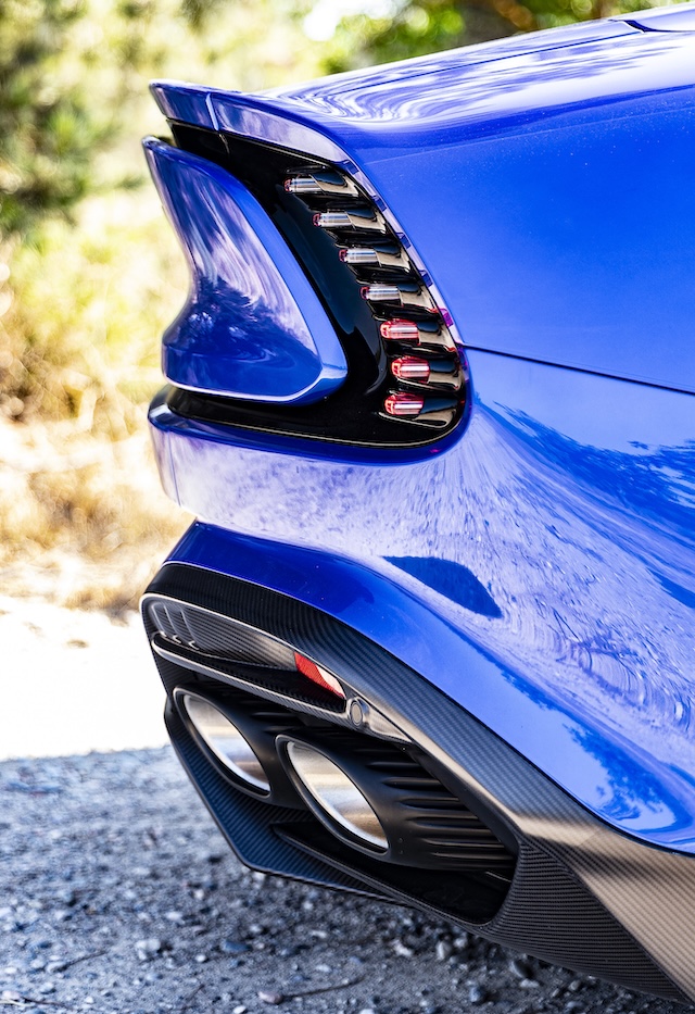 Aston Martin Vanquish Volante aussen geschlossen Heckleuchte