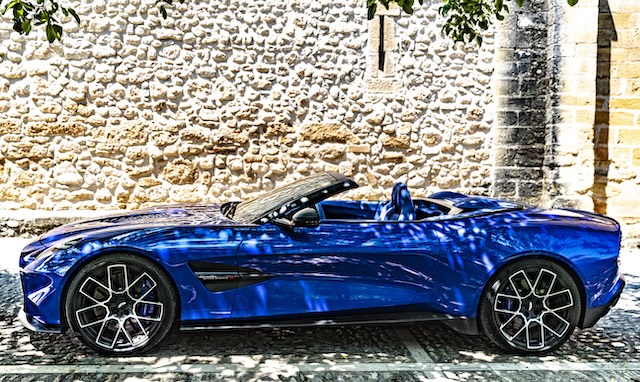 Aston Martin Vanquish Volante aussen offen Flanke