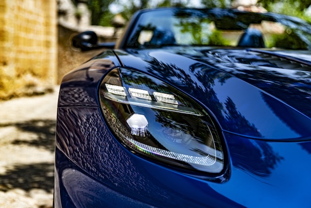 Aston Martin Vanquish Volante aussen offen Scheinwerfer