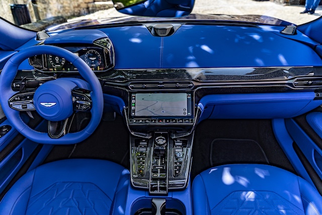 Aston Martin Vanquish Volante innen offen Interieur