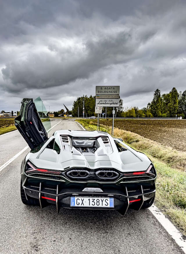 Lamborghini Revuelto aussen Heck MotorMag Reinhold