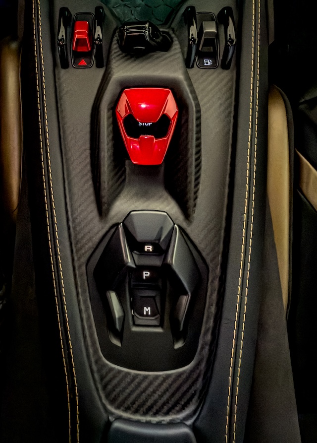 Lamborghini Revuelto innen Mittelkonsole MotorMag Reinhold Deisenhofer