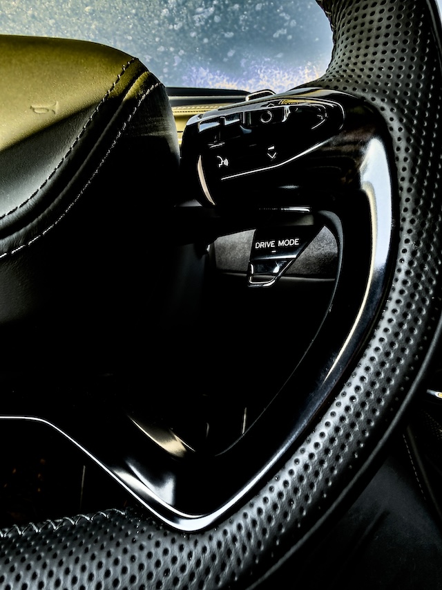 Lotus Emeya innen Lenkrad MotorMag Reinhold Deisenhofer