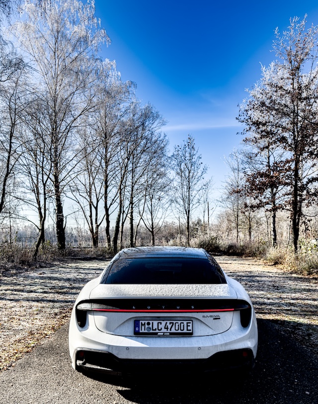 Lotus Emeya aussen Heck total MotorMag Reinhold