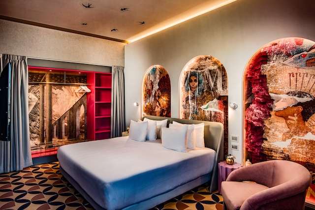 Zimmer-nhow_Roma_Room_Suite_Bed_Closet_Art