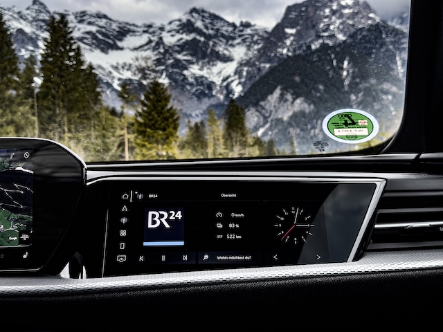Audi Q5 innen Cockpit Beifahrer Reinhold Deisenhofer MotorMag