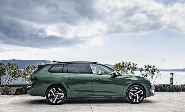 Opel Astra Electric aussen Flanke MotorMag Reinhold Deisenhofer