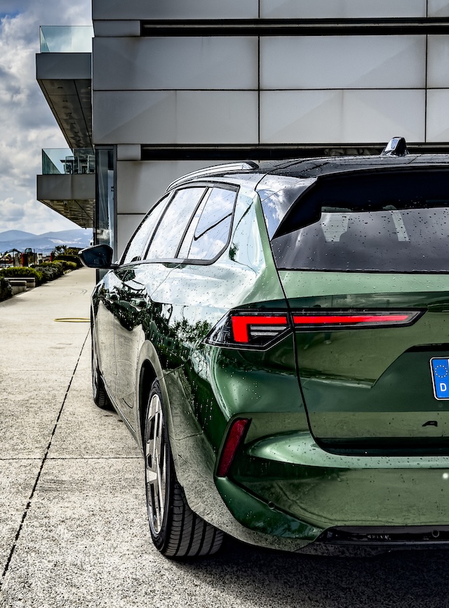 Opel Astra Electric aussen Heck links nah MotorMag Reinhold Deisenhofer