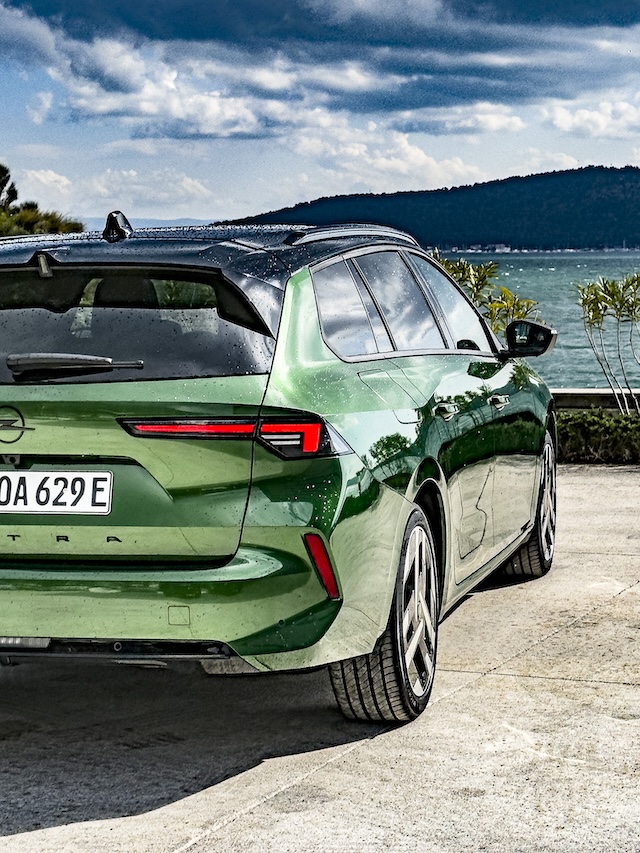 Opel Astra Electric aussen Heck rechts MotorMag Reinhold Deisenhofer