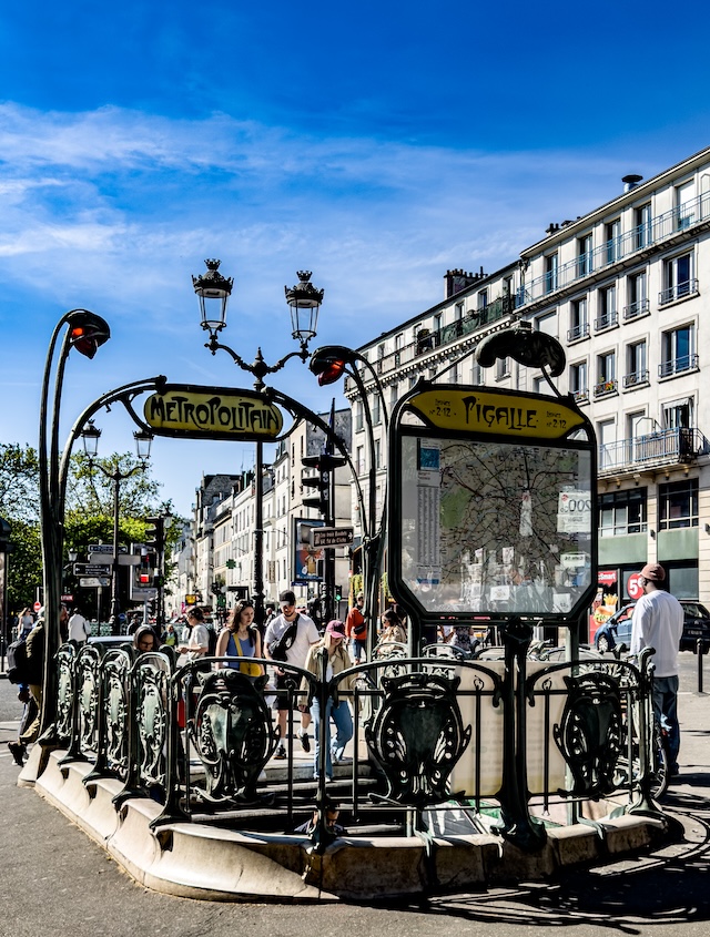 Paris Metro Haltestelle Pigalle aussen Reinhold Deisenhofer Motormag