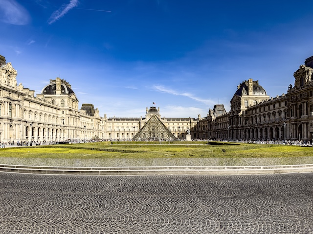Paris Louvre aussen Reinhold Deisenhofer Motormag