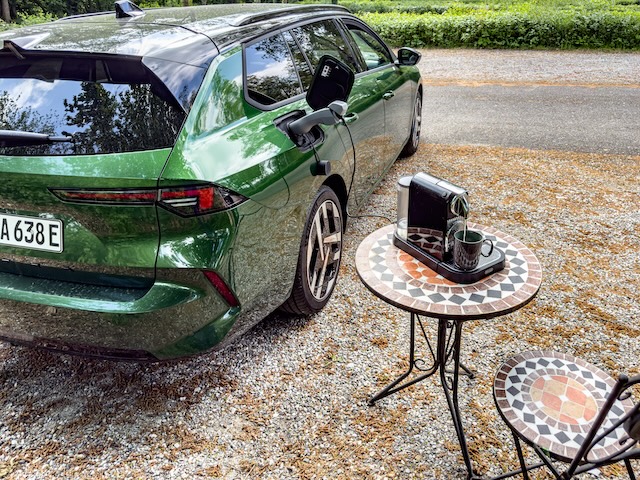 Opel Astra Electric aussen Heck V2L MotorMag Reinhold Deisenhofer