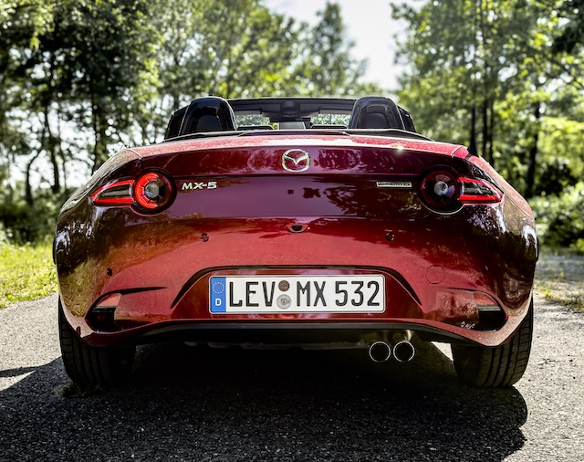Mazda MX-5 aussen offen Heck MotorMag Reinhold Deisenhofer