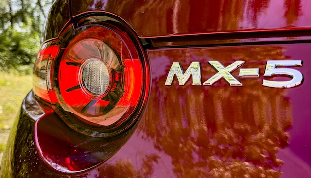 Mazda MX-5 aussen offen Heck nah MotorMag Reinhold Deisenhofer